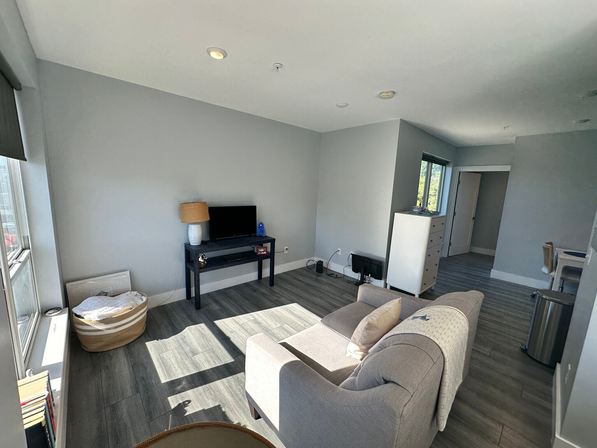 Building Photo - 55 W 5th St