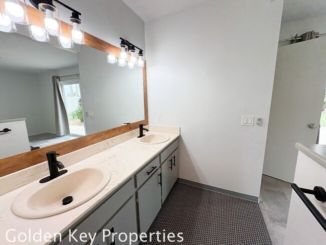 Building Photo - Welcome to this stunning 3-bedroom, 2-bath...