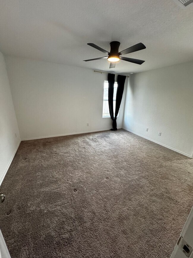 Building Photo - MOVE-IN SPECIAL! Modern 2024 New-Build with Open-Concept Living and Private Primary Suite in Wate...