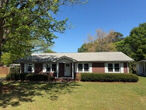 Building Photo - 304 Pine Knoll Dr