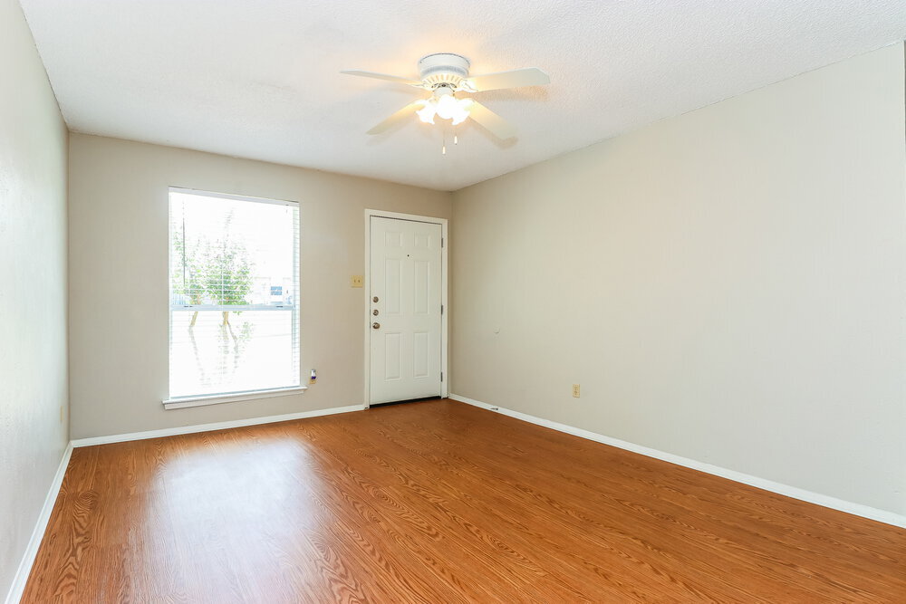 Building Photo - 716 Admiralty Way