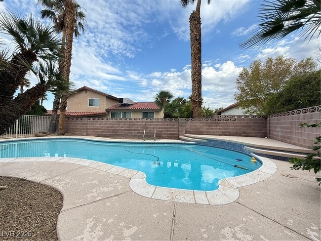 Building Photo - 5421 W Ganado Dr