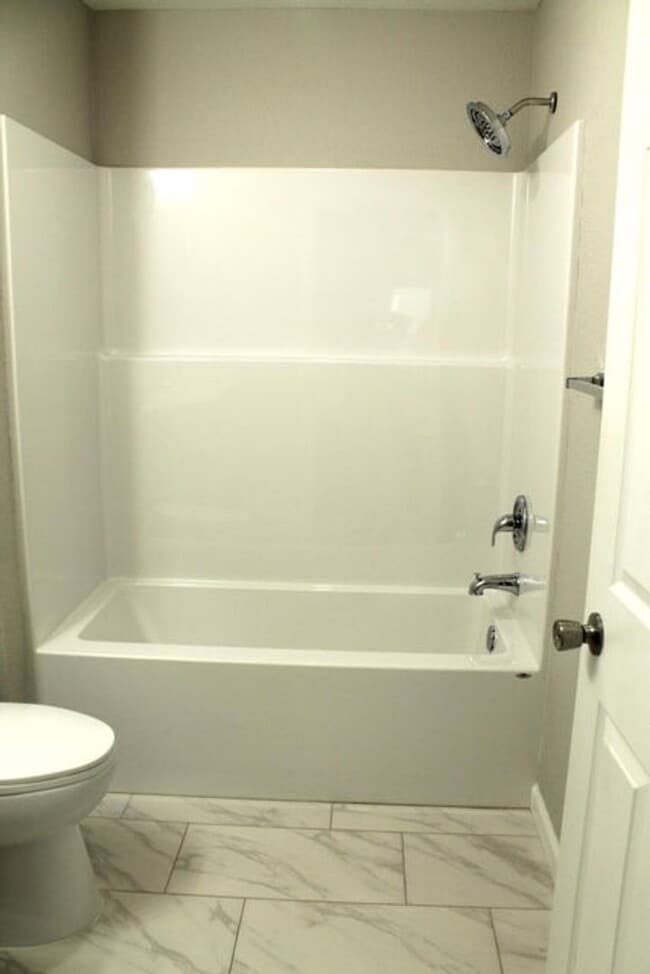 Building Photo - Stylish Remodel in Prime Location!