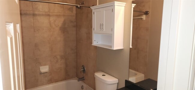 Building Photo - 11614 Royal Oaks Crossing