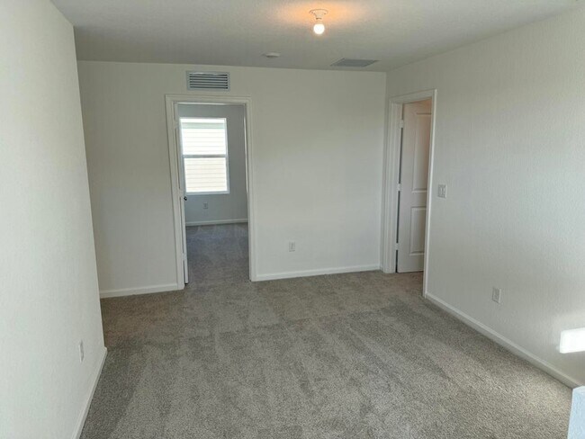 Building Photo - 5892 NW Sweetwood Dr