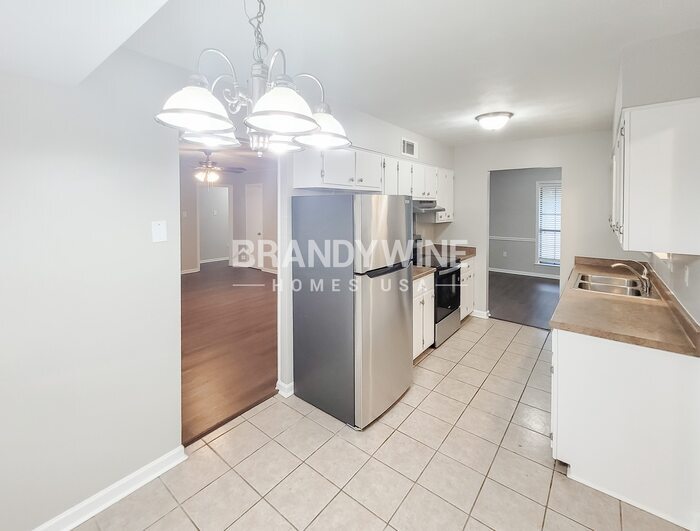 Building Photo - 6787 Spruce Hill Dr