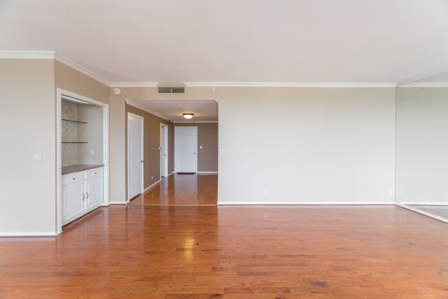 Building Photo - 5100 San Felipe St