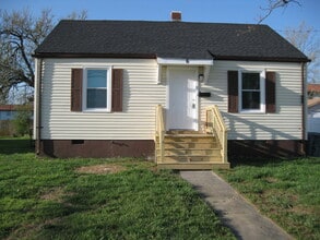 Building Photo - Adorable 2 Bedroom in Hampton!