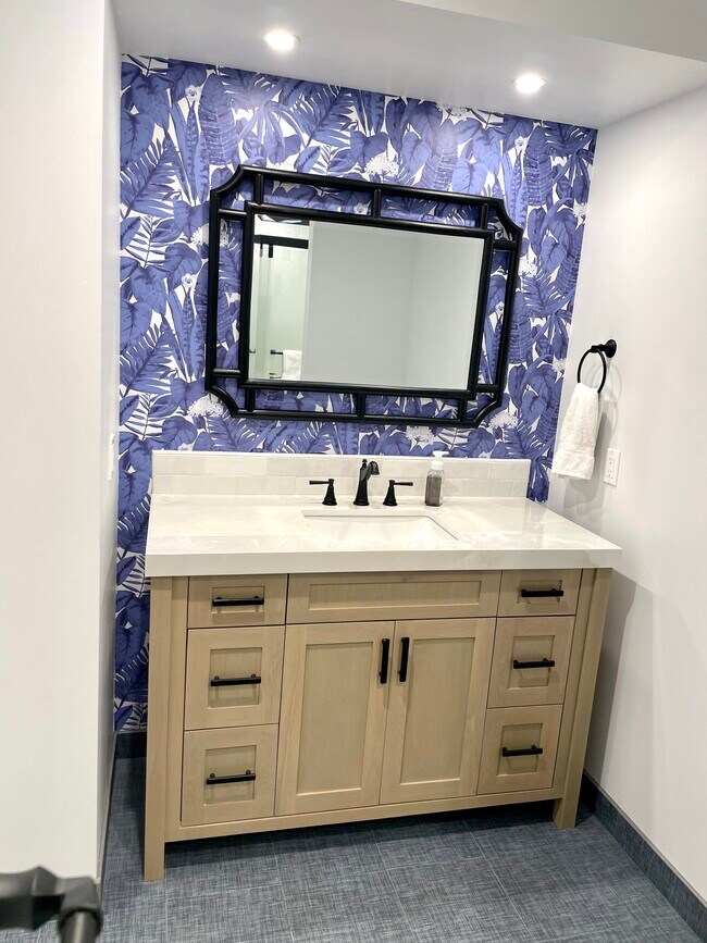 Guest Bath - 49 Kingston Ct S