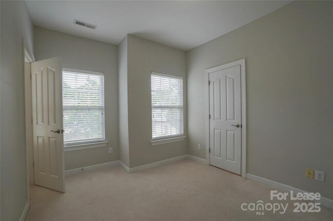 Building Photo - 15418 Jade St