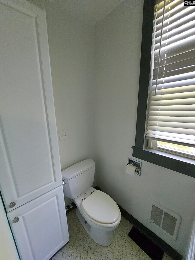 Building Photo - 3805 Lamar St