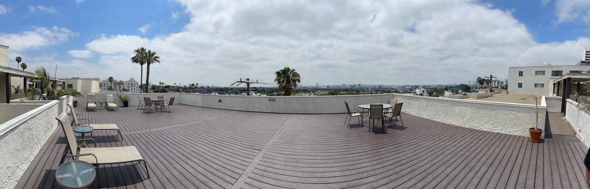 Building Photo - 8400 De Longpre Ave