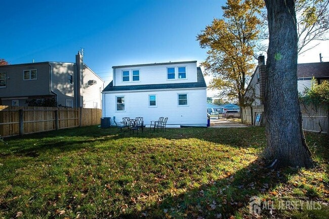 Building Photo - 213 Summerhill Rd