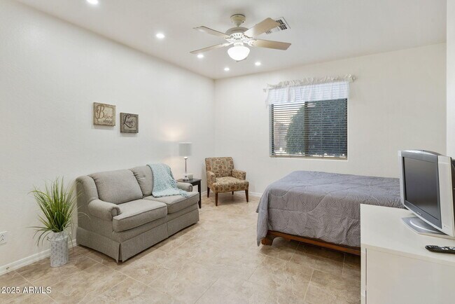 Building Photo - 4202 E Broadway Rd