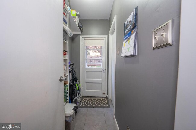 Building Photo - 4643 Mansion St