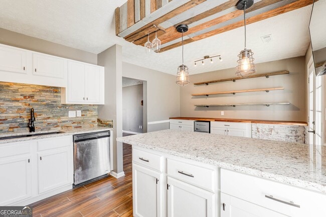 Building Photo - 130 Chastain Loop