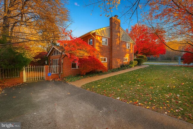 Building Photo - 6726 S Kings Hwy