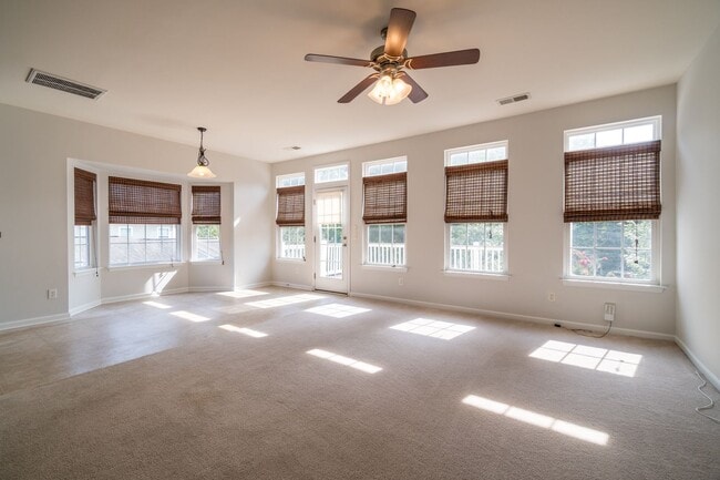 Building Photo - Gorgeous 3 Bedroom Townhome in Davidson