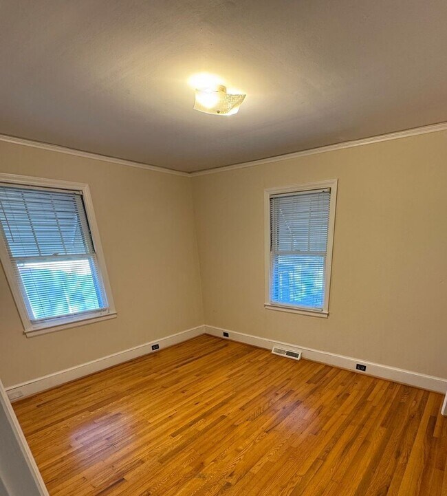 Building Photo - Cozy 2-Bedroom, 1-Bathroom Home w/ a Bonus Room