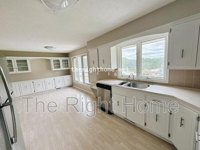 Building Photo - 5141 Raven Oaks Cir