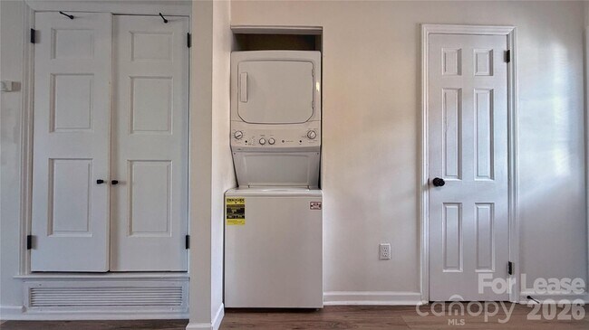 Building Photo - 6314 Old Pineville Rd