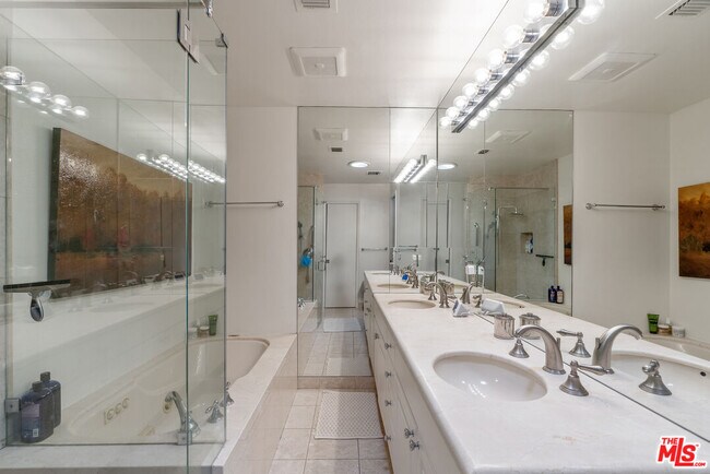 Building Photo - 3599 El Gaucho Cir E