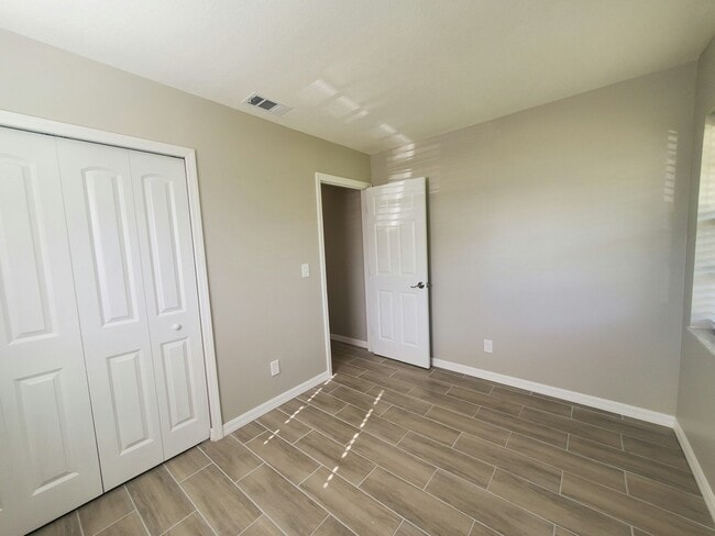 Building Photo - 3300 S 7th St