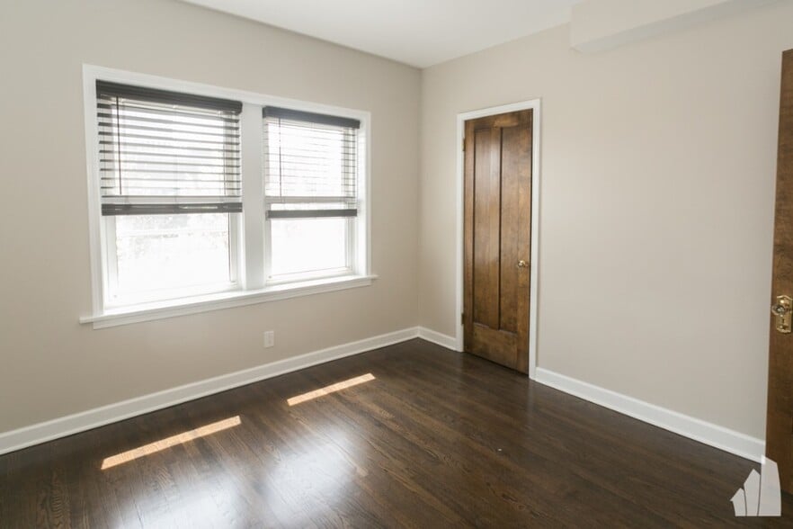 Building Photo - 1604 W Berwyn Ave