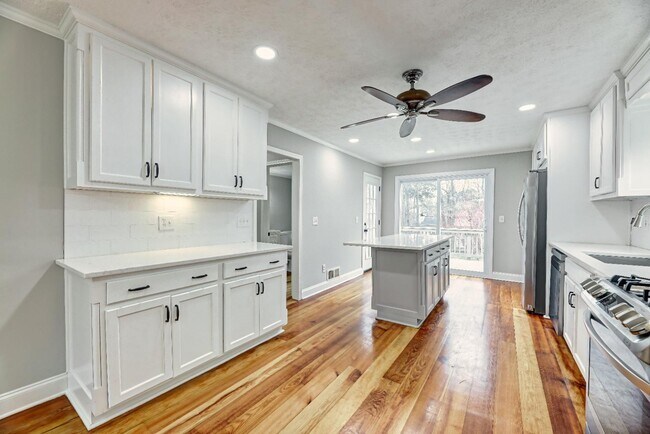 Building Photo - 4843 McPherson Dr NE
