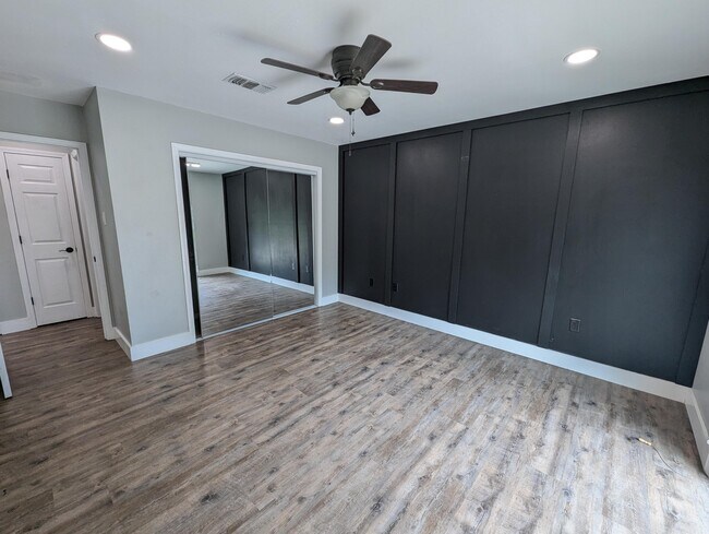 Building Photo - 8717 Sand Pine Dr