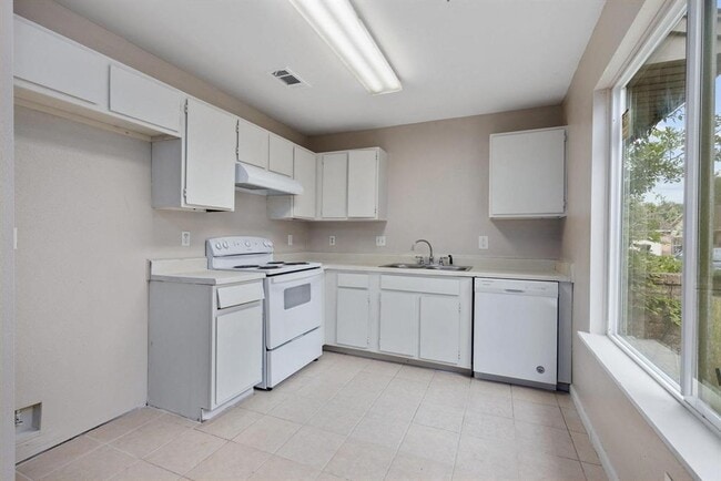 Building Photo - 12634 Monaco Rd