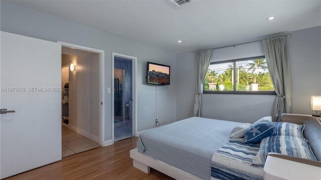 Building Photo - 201 NE 26th Ave