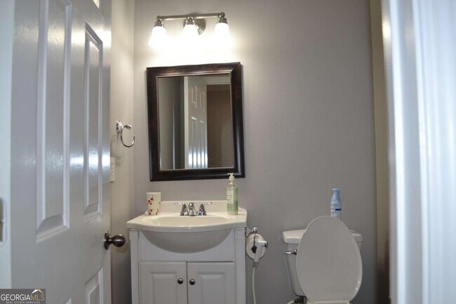 Building Photo - 1620 Grand Jct