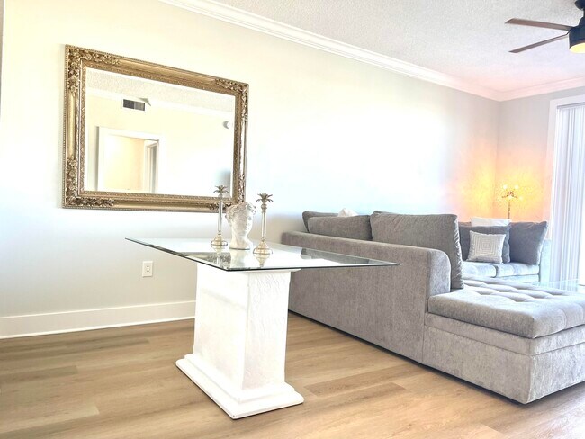 Building Photo - 616 Clearwater Park Rd