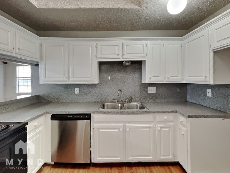 Building Photo - 11825 Garden Terrace Dr