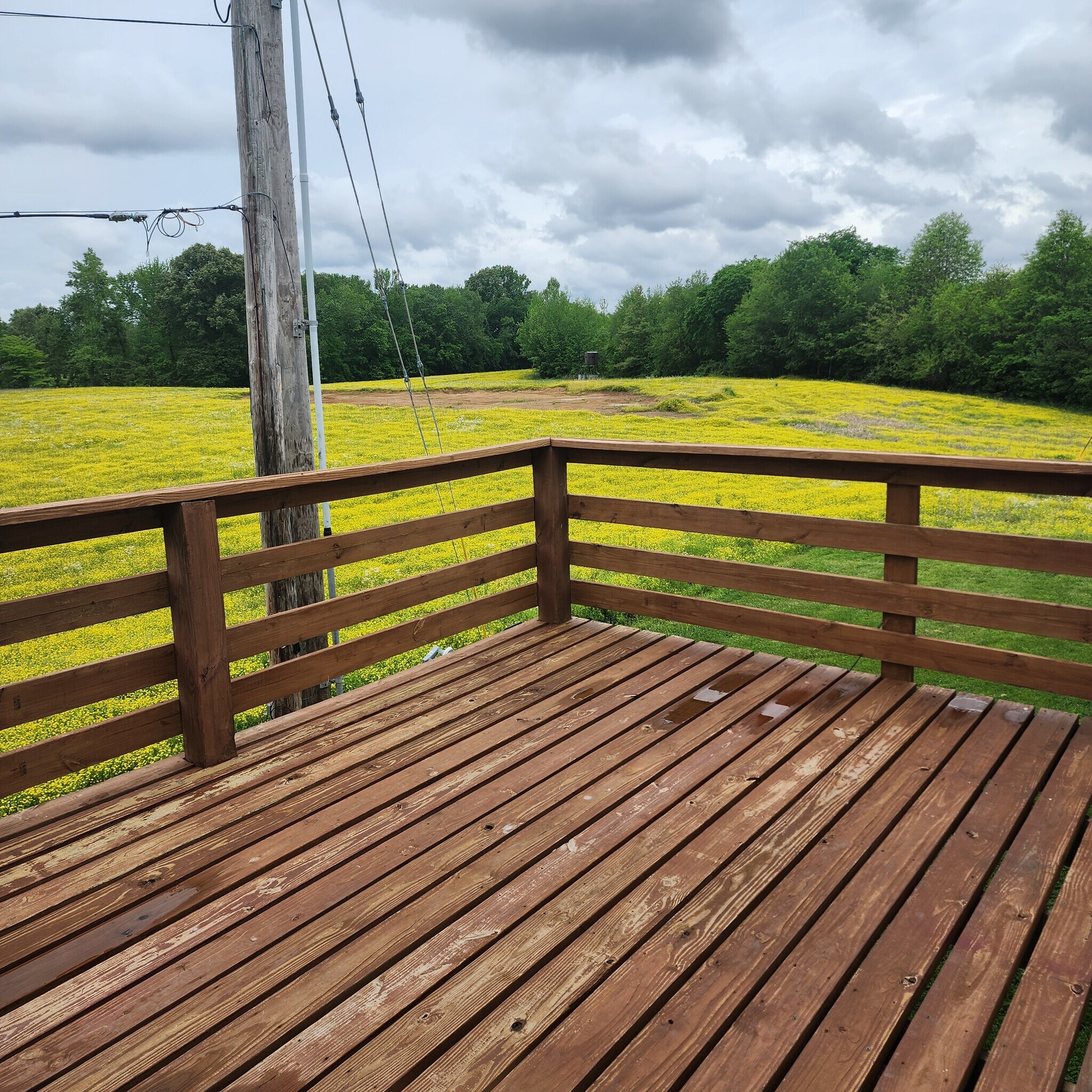 Large Private Deck - 880 N Base Rd