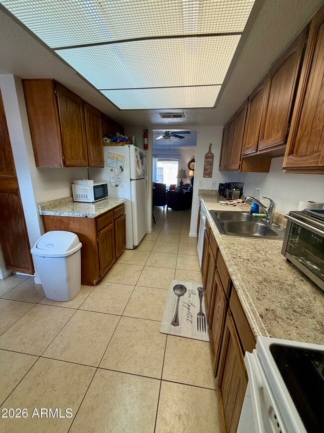 Building Photo - 1510 E 26th Ln