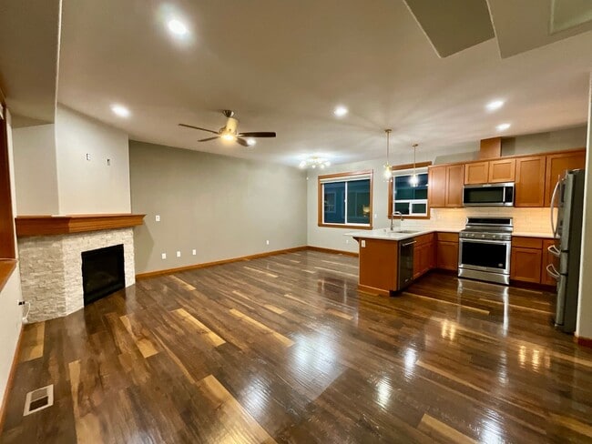 Building Photo - Beautiful 3 Bedroom Townhouse in Everett