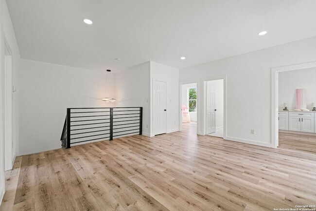 Building Photo - 420 Dreiss St