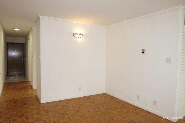 Building Photo - 2642 Van Ness Ave
