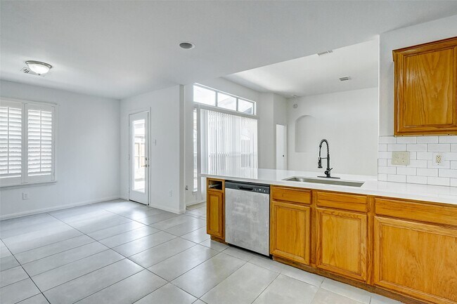 Building Photo - 15806 Land View Dr