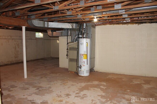 Building Photo - 39 Independence Ct