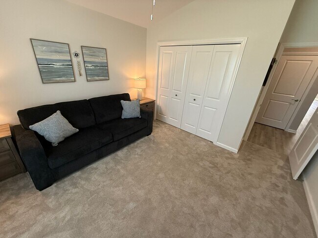 Building Photo - Fully Furnished, 3 Bed, 2 Bath, Turnkey ANNUAL Lease in the Village of Lake Denham