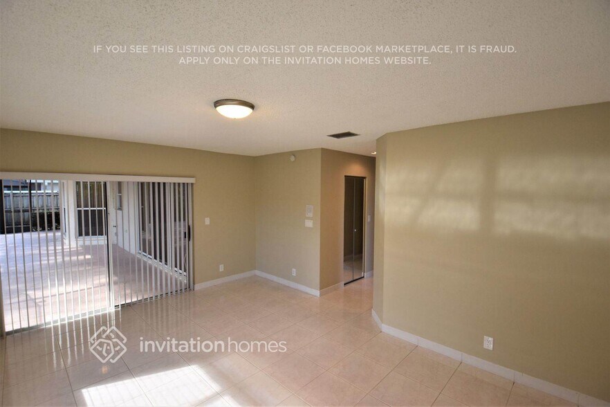 Building Photo - 9568 E Lake Dr