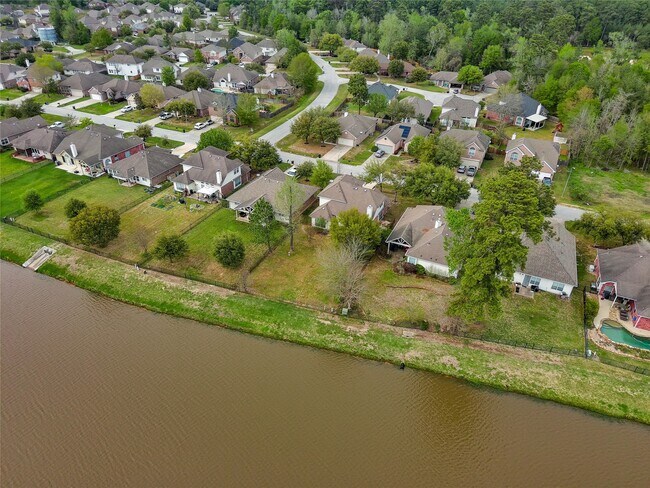 Building Photo - 9219 E Lakeside Dr