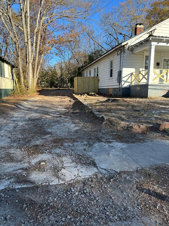 Building Photo - 617 Pender St