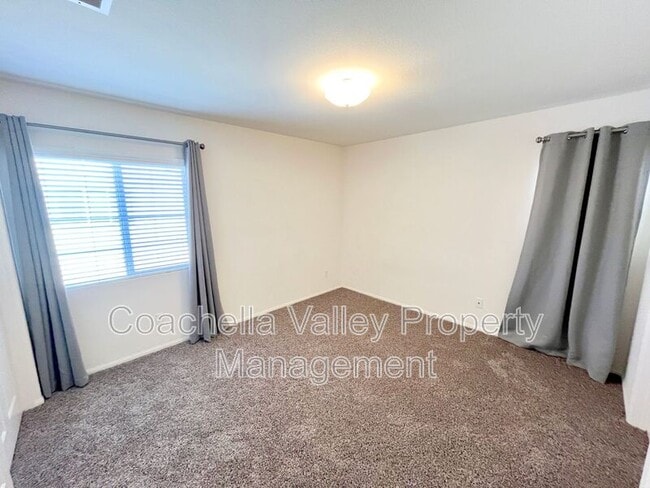 Building Photo - 532 Calle Vibrante