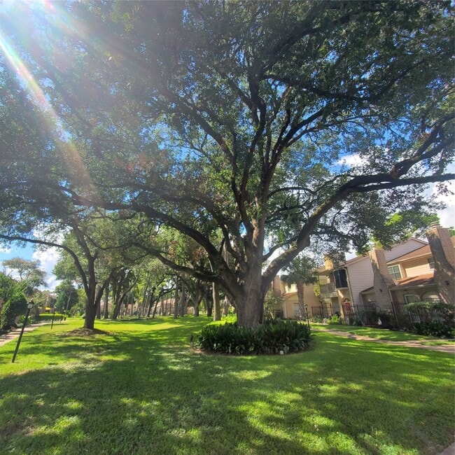 Building Photo - 726 Country Pl Dr