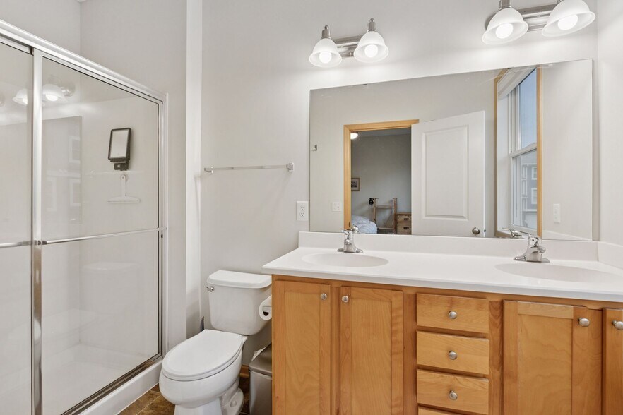 Building Photo - 10749 Falling Water Ln