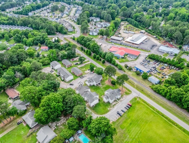 Building Photo - 375 Railroad St